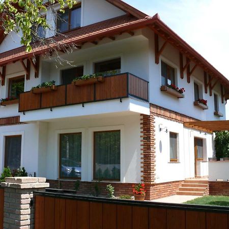 Sára Apartman Heviz Bagian luar foto