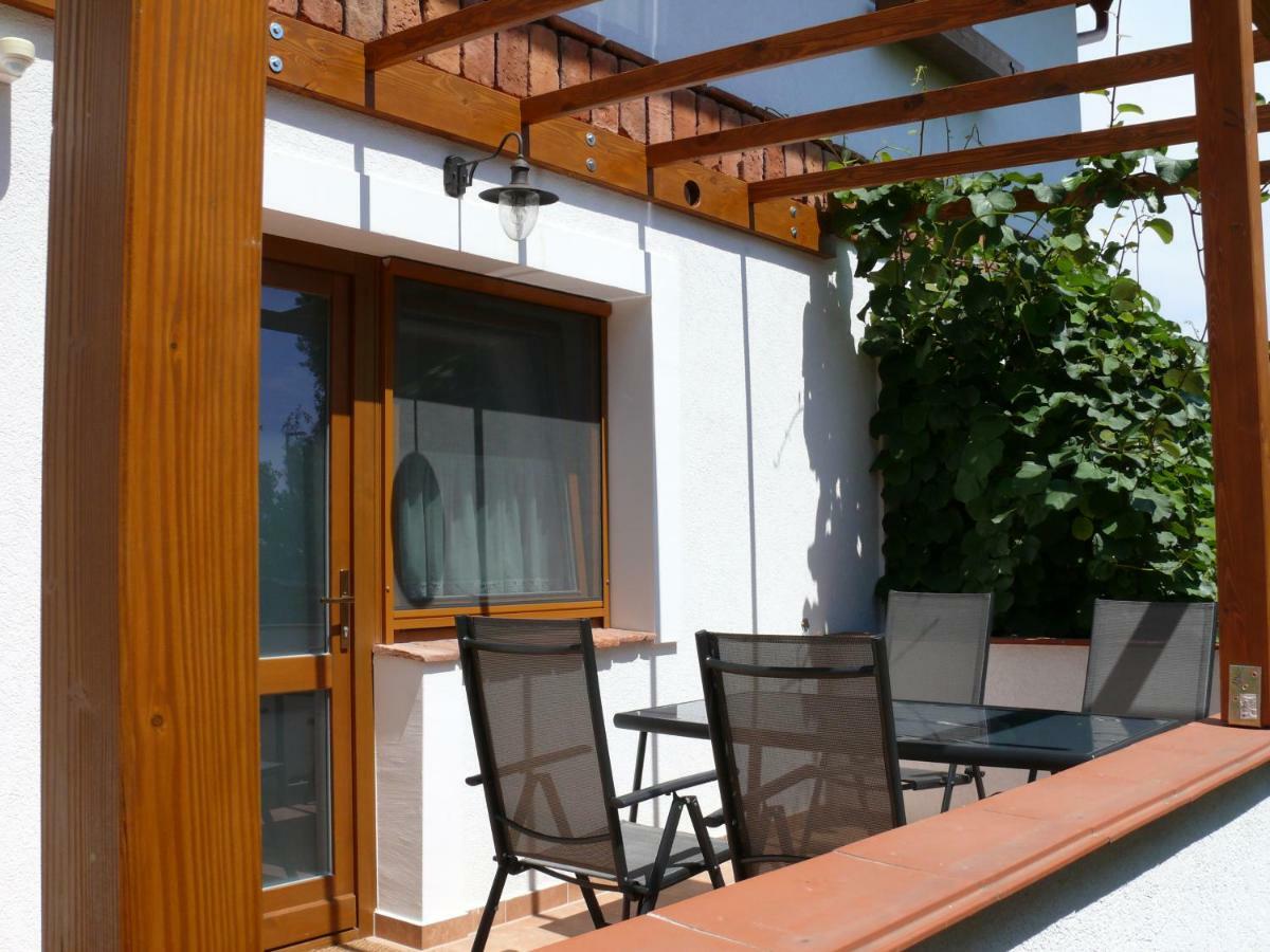 Sára Apartman Heviz Bagian luar foto